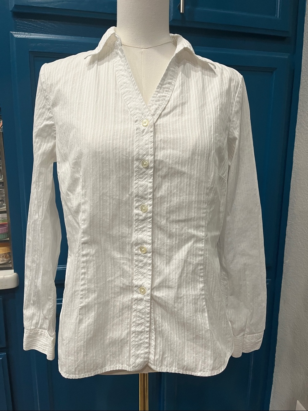 GAP White Button-Down Long Sleeve Shirt